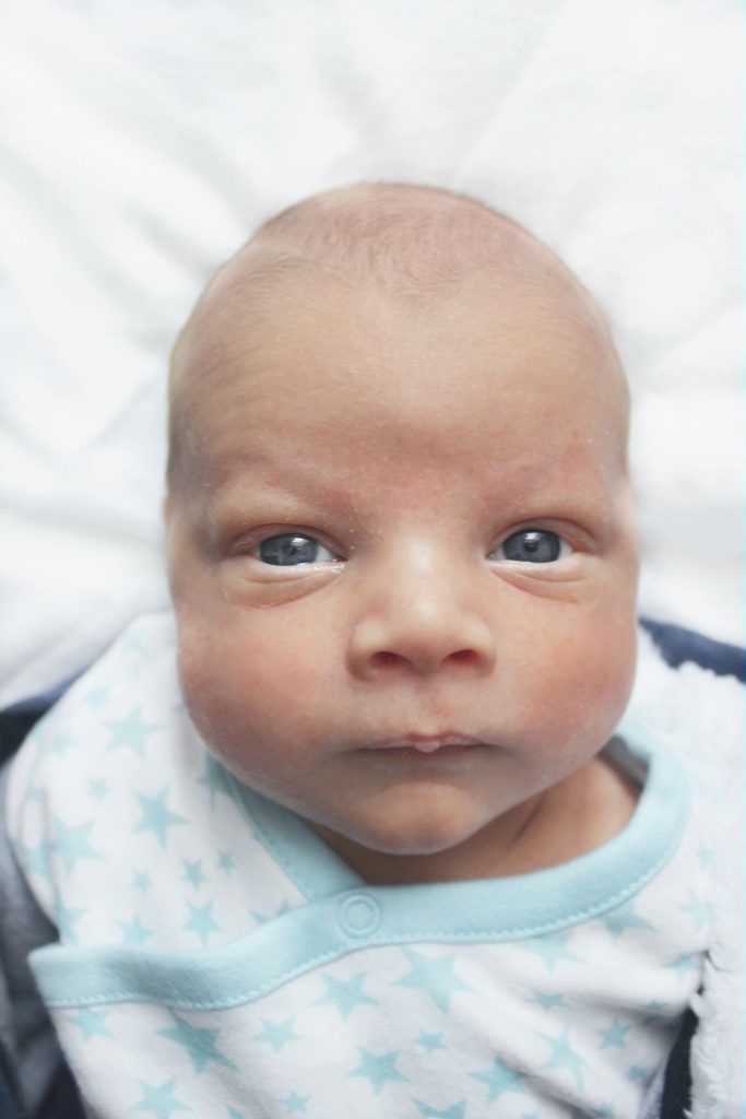 zdjęcie paszportowe noworodka