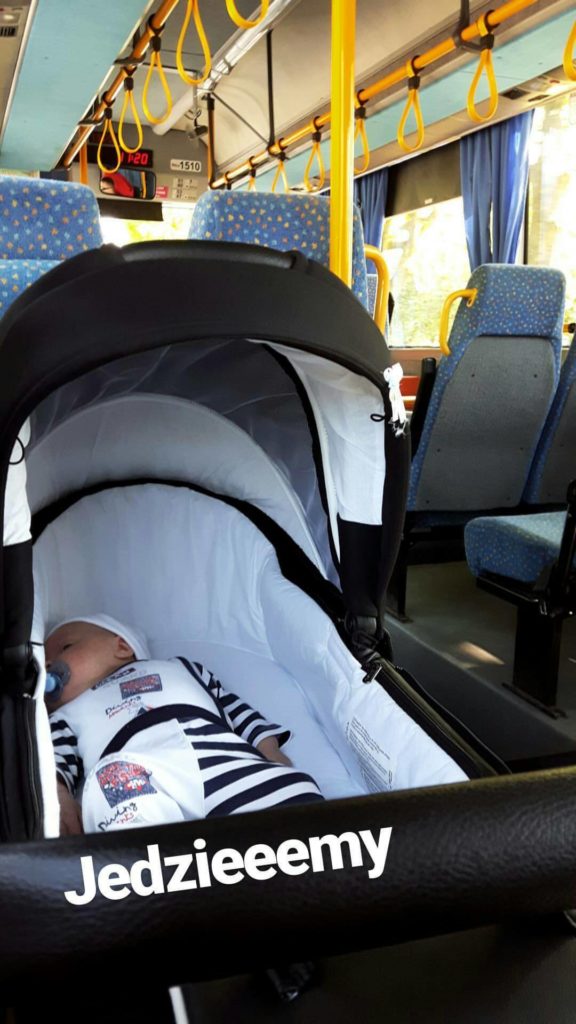 podróż autobusem z małym dzieckiem