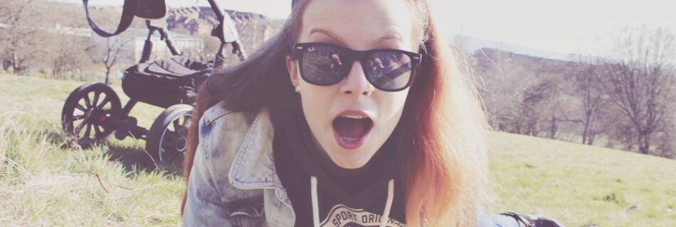 kobieta z wózkiem dziecięcym